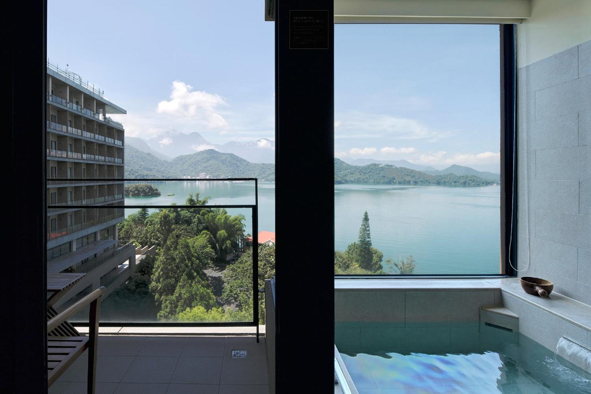 Fleur De Chine Hotel Yuchi Luaran gambar View of Lake Biwa from a room at Hotel the Luze