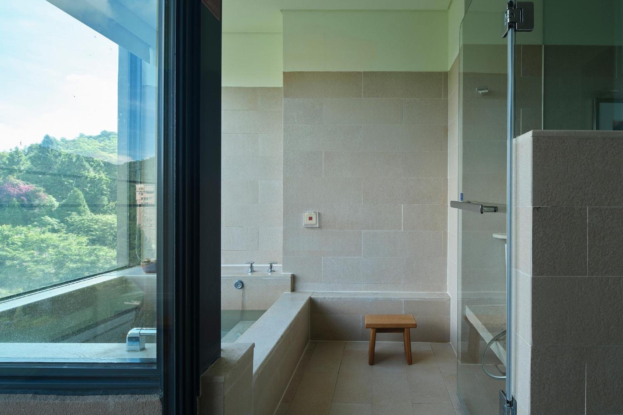 Fleur De Chine Hotel Yuchi Bilik gambar A modern Japanese bathroom