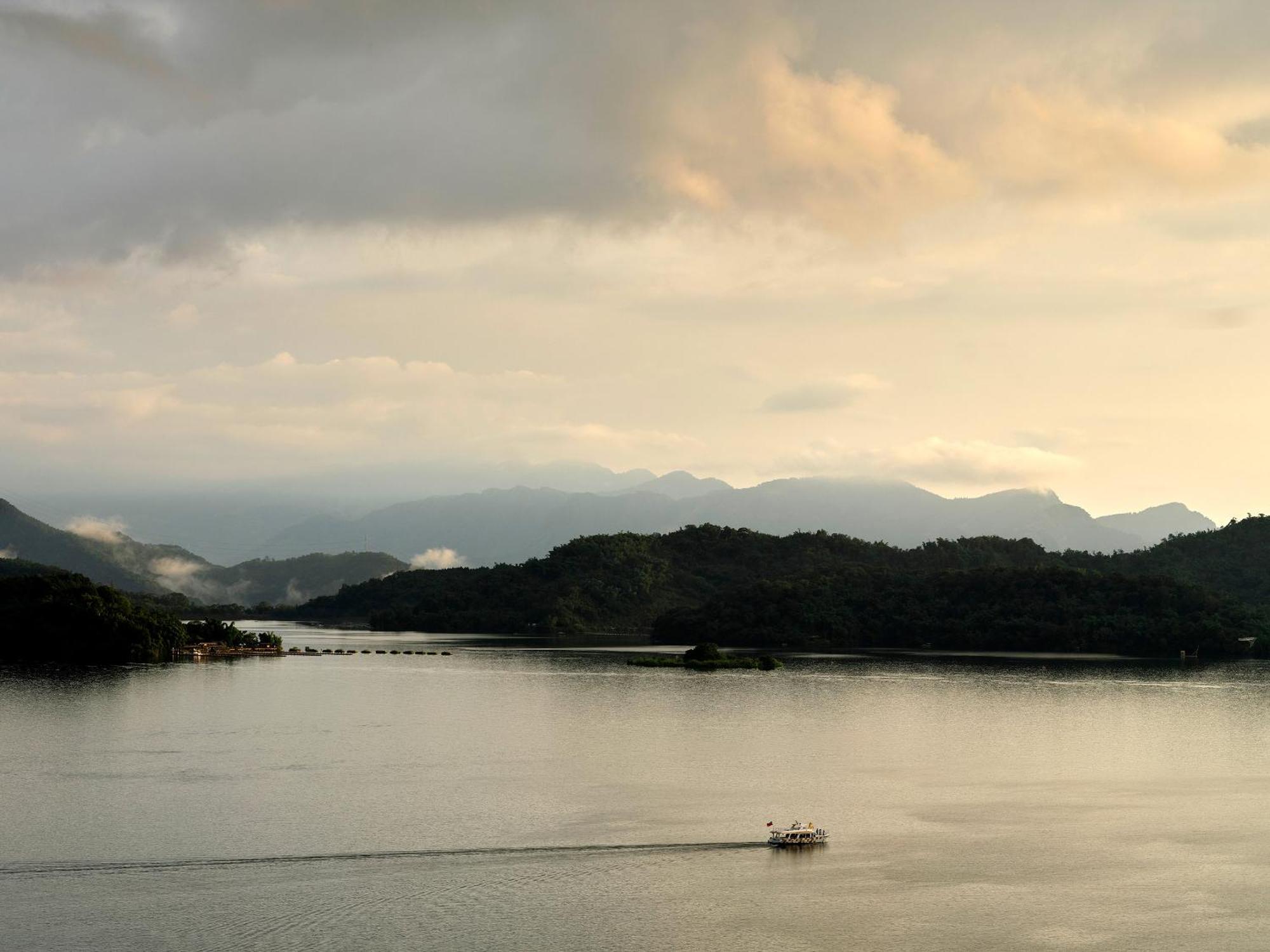 Fleur De Chine Hotel Yuchi Luaran gambar View of the lake
